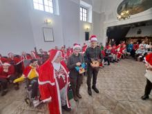 Leśni Mikołaje przekazali prezenty mieszkańcom DPS w Janowicach Wielkich